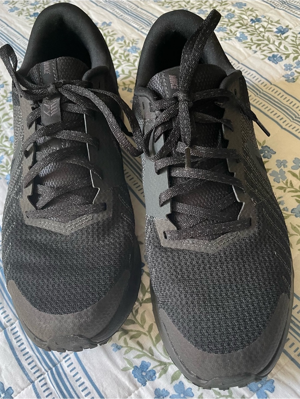 Ladies Nike defy running shoes 91/2